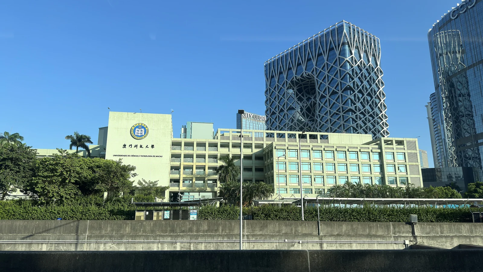 211够不着，普通一本不甘心，澳门科技大学是你的最佳选择！文章封面